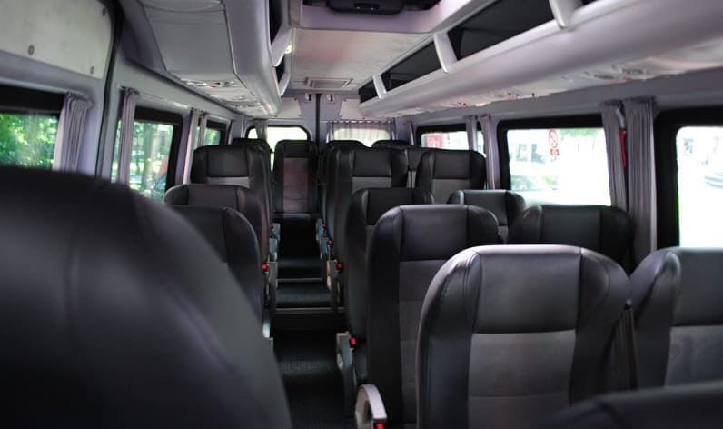 France: Coaches order in Auvergne-Rhône-Alpes in Auvergne-Rhône-Alpes and Vaulx-en-Velin